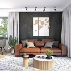Nowoczesny salon z brązową kanapą i dekoracją ścienną, inspirowany projektem domu Lukrecja.