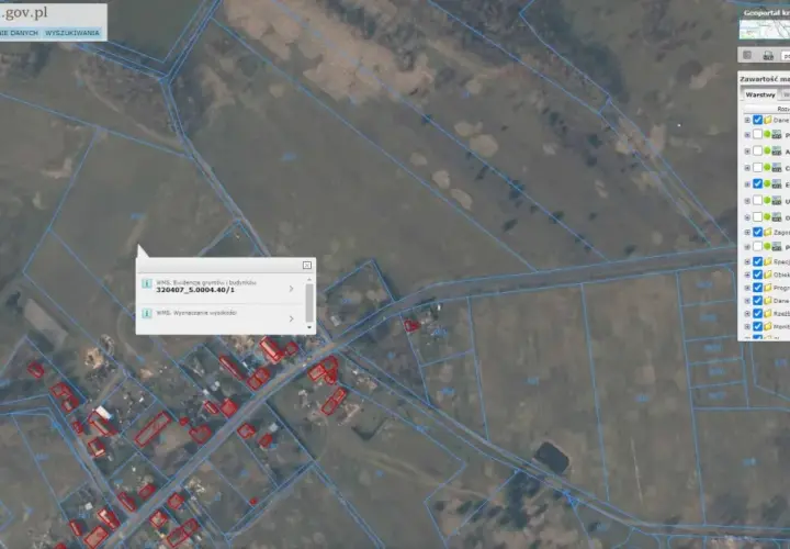 Widok mapy z zaznaczonymi działkami. W oknie "Zawartość mapy" widoczna jest warstwa "Ewidencja gruntów i budynków" z numerem działki 320407_5.0004.40/1.