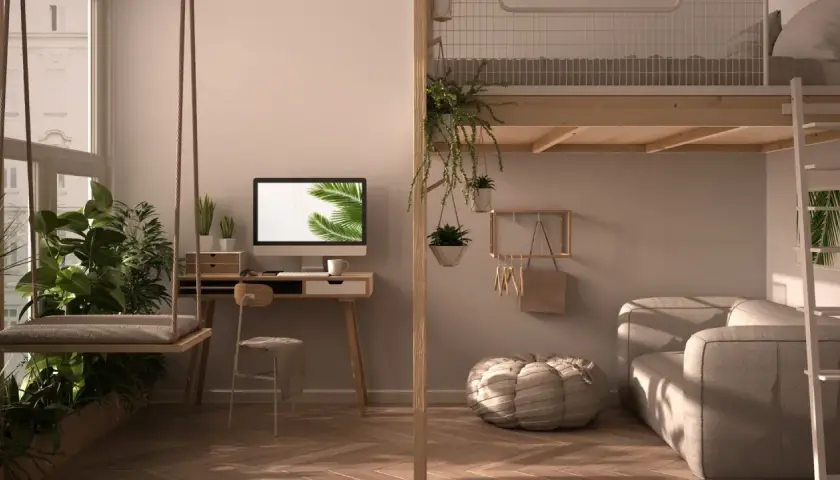 Przytulna antresola w domu z huśtawką, biurkiem i sofą. Wnętrze pełne zieleni i naturalnego światła.