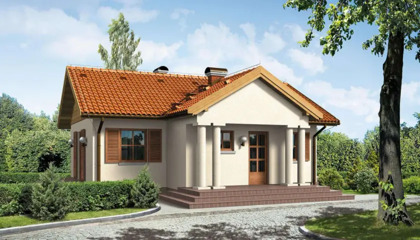 Uroczy mały dworek projekt z czerwoną dachówką, kolumnowym wejściem i drewnianymi okiennicami, otoczony zielenią.