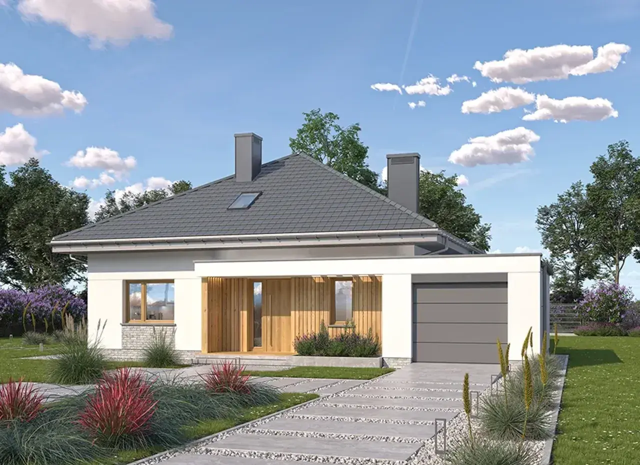 Nowoczesny projekt domu w lilakach, z garażem i wejściem osłoniętym drewnianą pergolą. Otoczony zielenią i kwitnącymi krzewami.