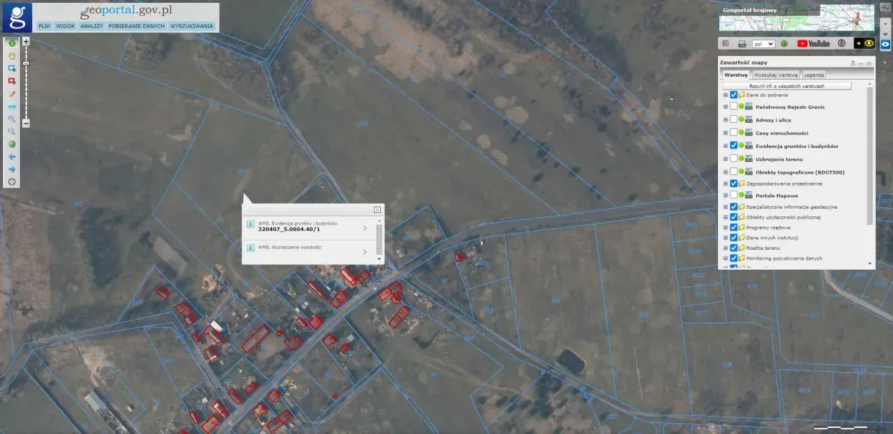 Widok mapy z zaznaczonymi działkami. W oknie "Zawartość mapy" widoczna jest warstwa "Ewidencja gruntów i budynków" z numerem działki 320407_5.0004.40/1.