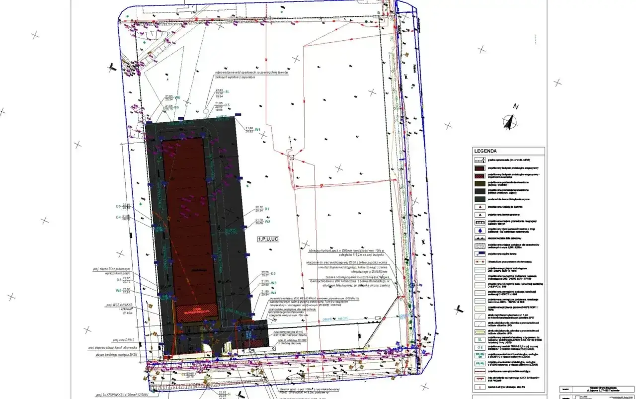 Mapa geodezyjna z naniesionymi elementami infrastruktury. Zastanawiasz się, ile bierze geodeta za wytyczenie działki? Ten dokument to podstawa do takich obliczeń.