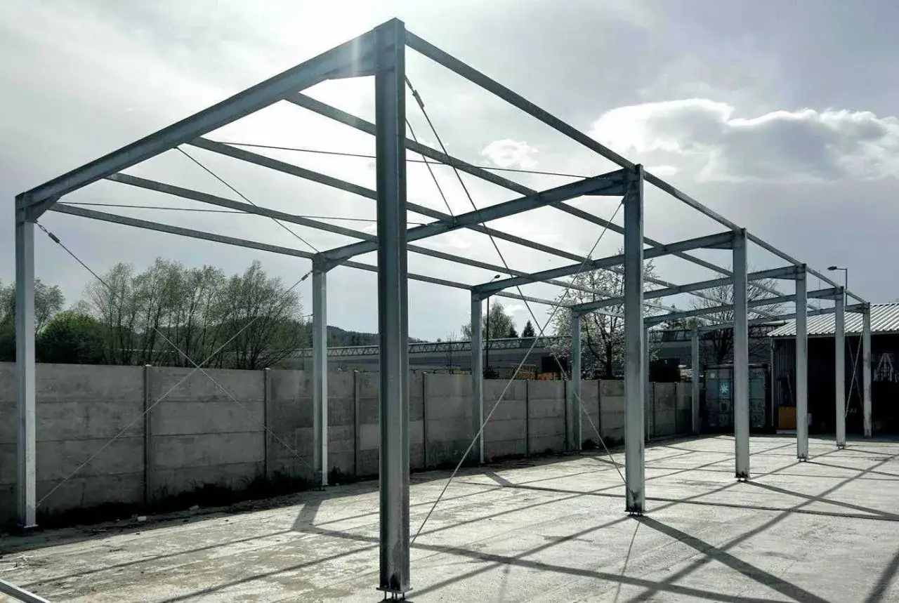 Konstrukcja stalowa pod wiatę 150m2 bez pozwolenia. Gotowa do montażu dachu i ścian.